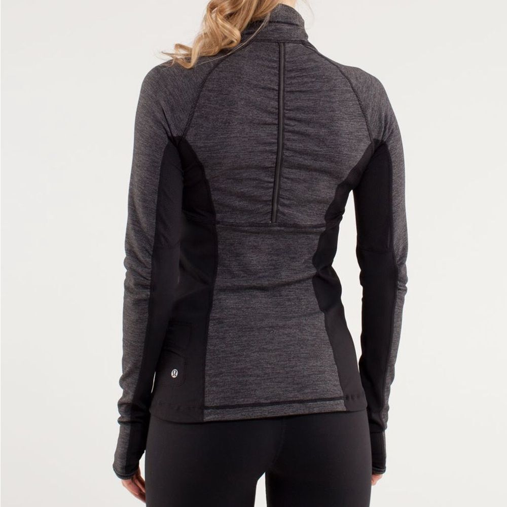 Lululemon Run Switch back 1/2 zip. Black/ gray. Reversible. Size 8 - Picture 3 of 11